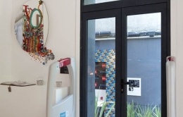 porte d'entrée en aluminium