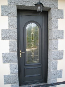 Porte en aluminium grise