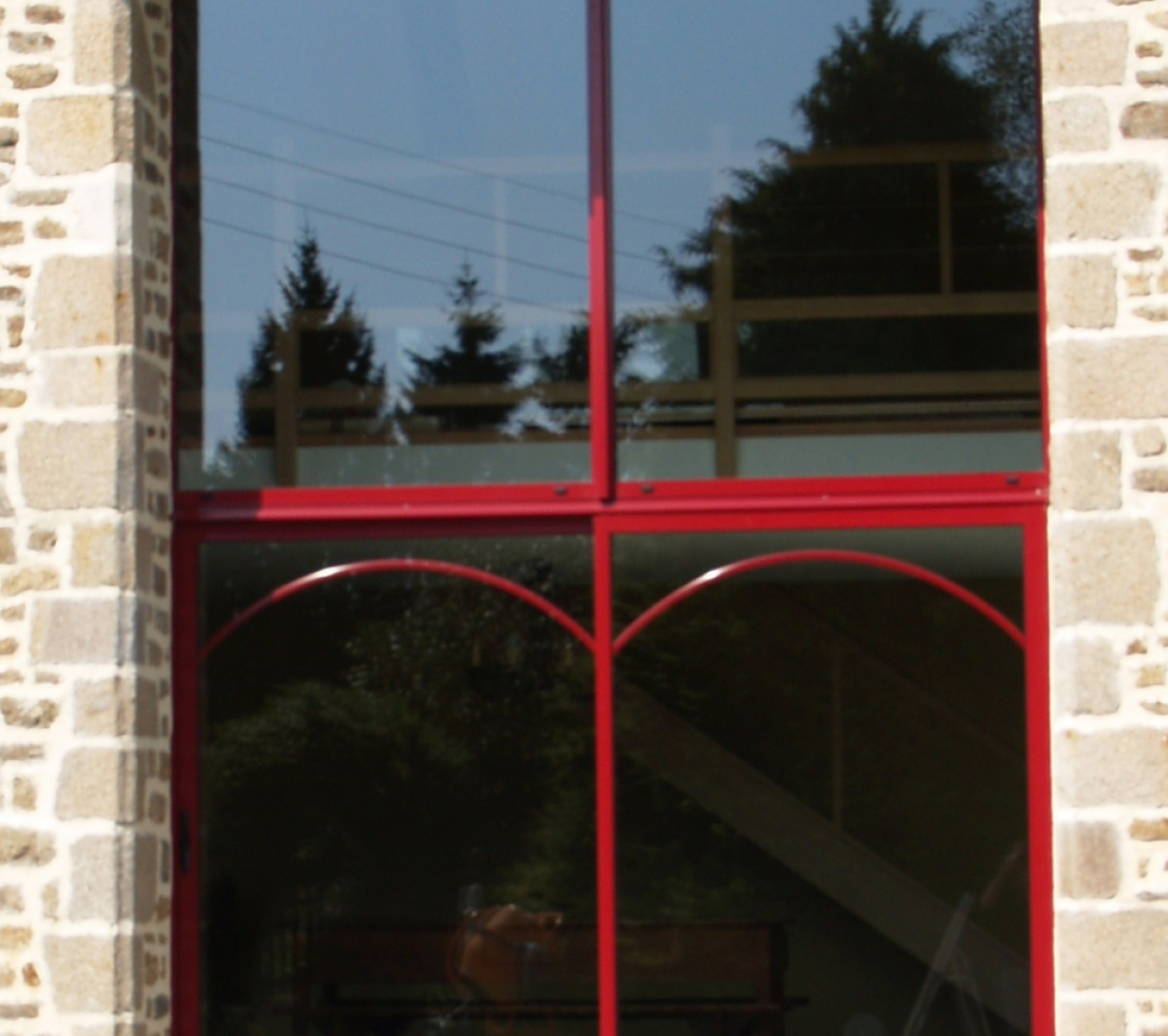 baie vitrée aluminium rouge
