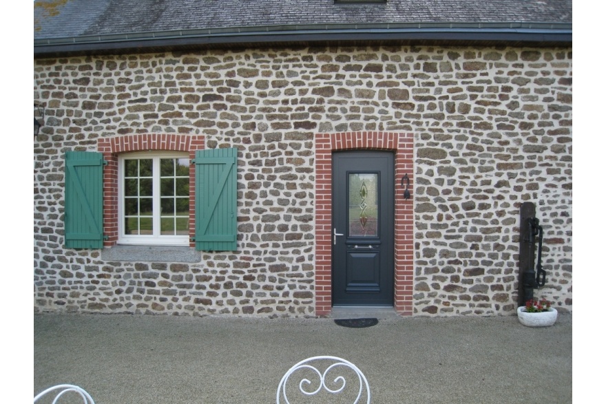 porte d'entrée de maison en aluminium