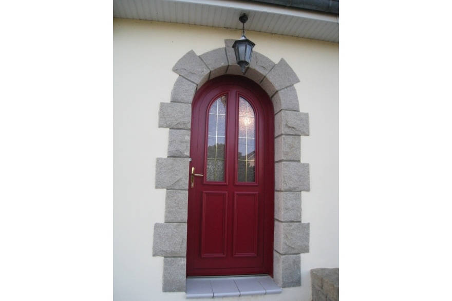 porte d'entrée rouge en pvc