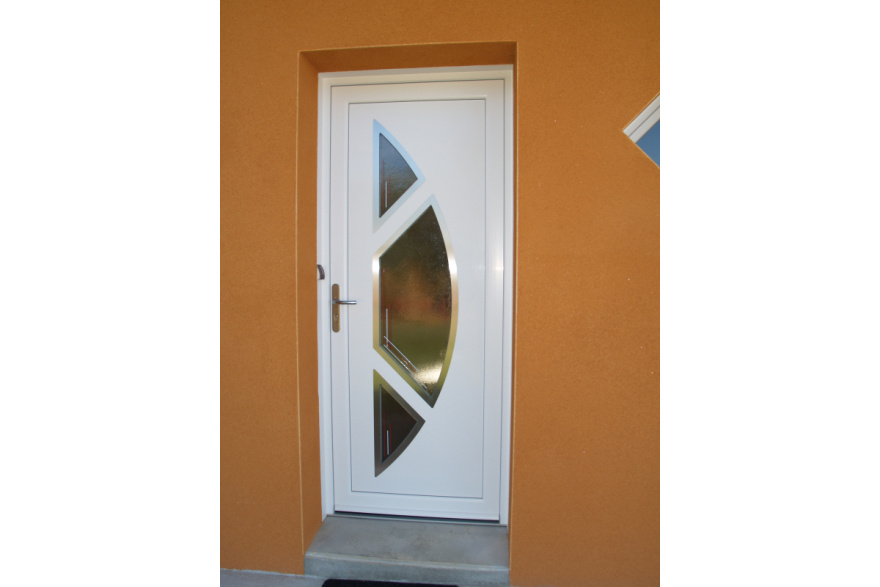 Porte d'entrée blanche en pvc